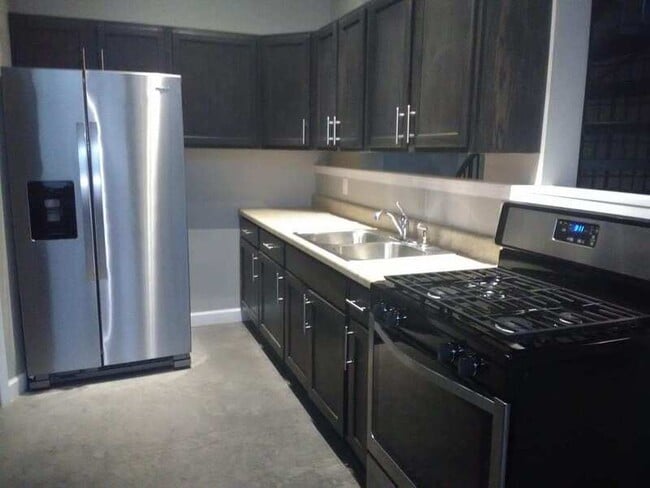 Building Photo - 427 N Brady St