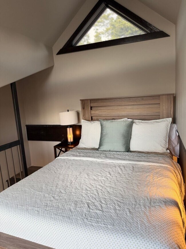 Building Photo - Gorgeous furnishings, Views, Luxury, Deck, Fireplaces, 4 bedroom in Breckenridge. Winter Seasonal...