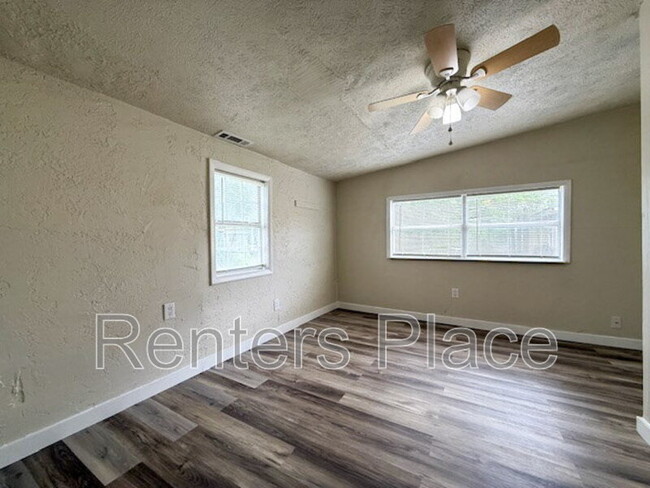 Building Photo - 414 N Oseuma Ave