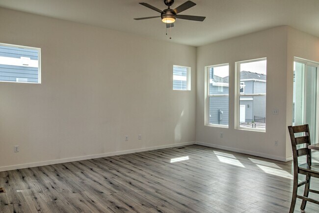Building Photo - Stunning 4BD/3BA Home in Wolf Ranch – Mode...