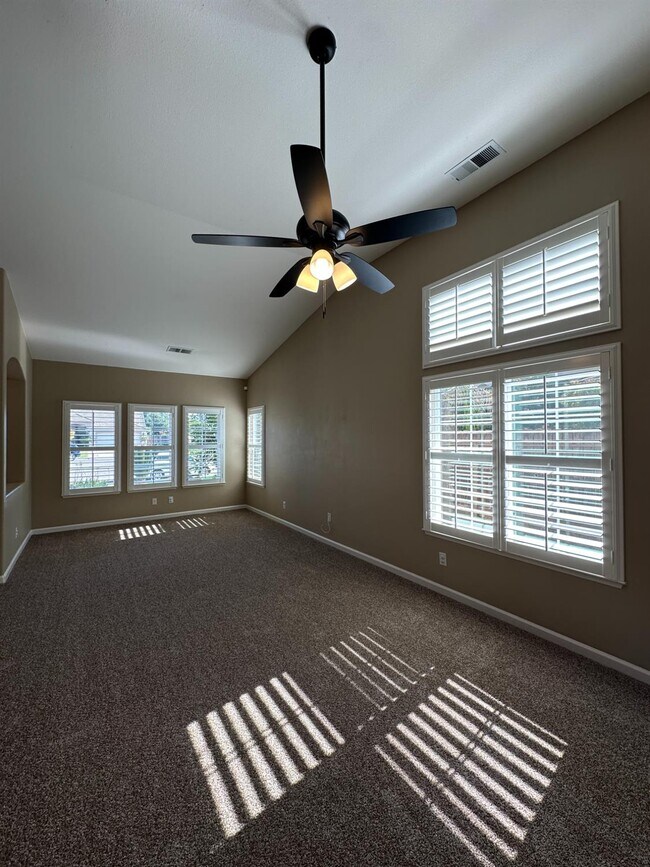 Building Photo - 2136 E Turnberry Ave