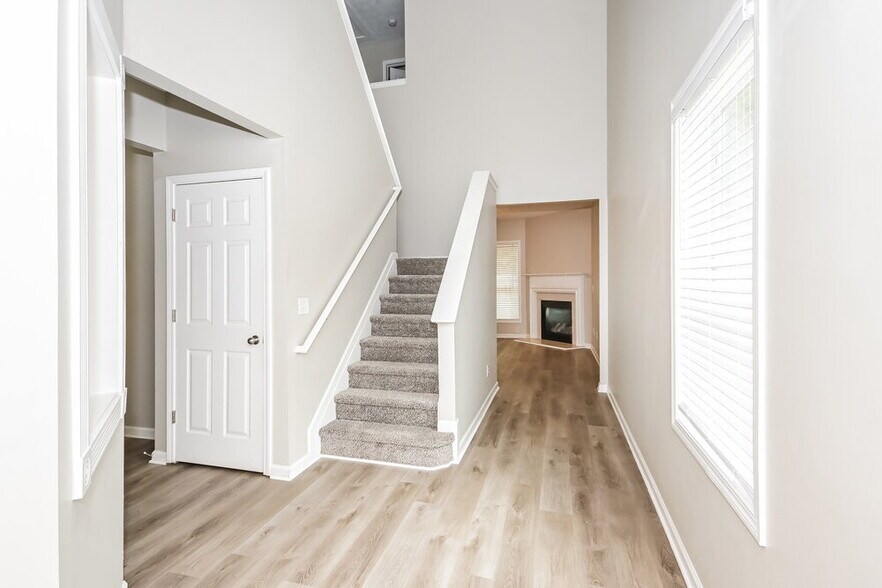 Building Photo - 222 Winterbury Dr