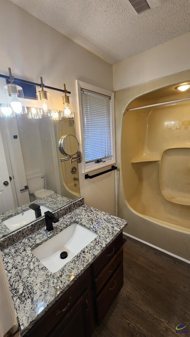 Building Photo - 114 Van Dr