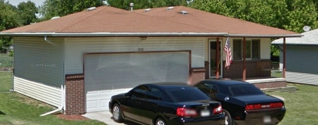 Building Photo - Spacious 3-Bedroom Home with Fenced Yard –...