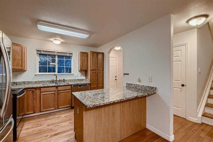 Building Photo - 2625 Fernwood Pl