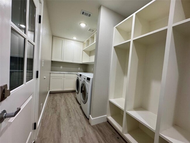 Building Photo - 813 Central Ave