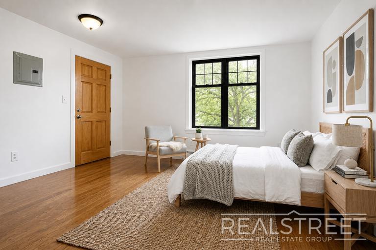 Building Photo - Newly Renovated Studio in Bed Stuy!