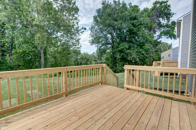 Building Photo - 304 Northfield Hts Ln