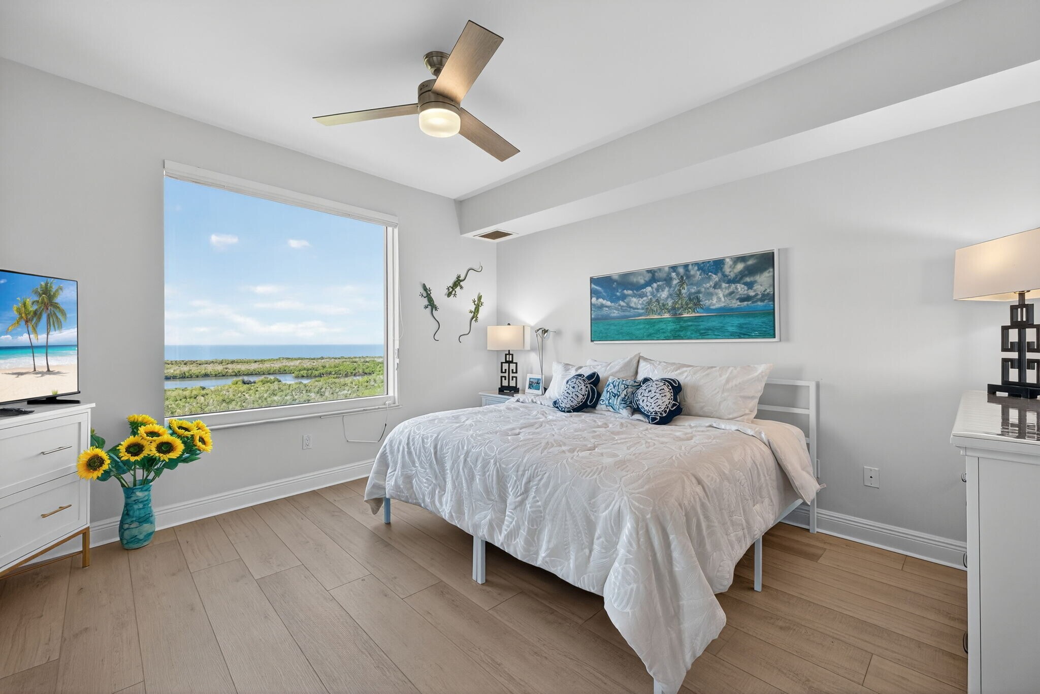 Master bedroom with picture window overlooking Gulf - 1001 Arbor Lake Dr
