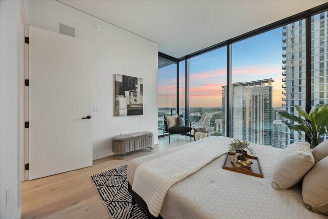 Building Photo - 610 Davis St