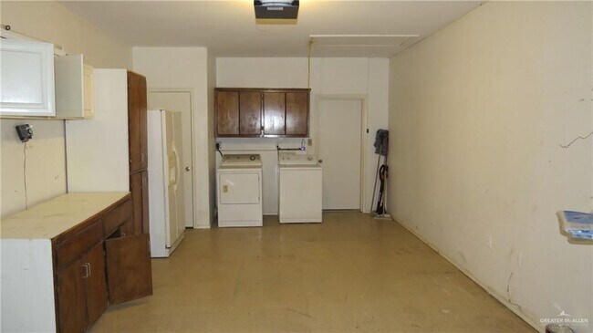 Building Photo - 1414 W Del Mar St