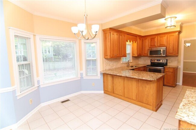 Building Photo - 2021 Shadow Creek Dr