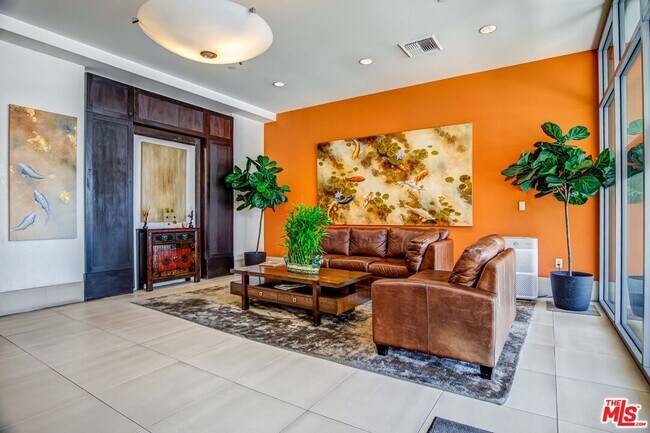 Building Photo - 3223 W 6th St