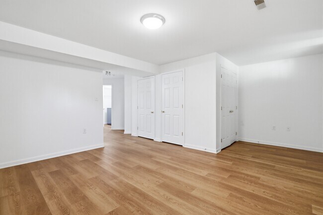 Building Photo - 10 Crabapple Ct