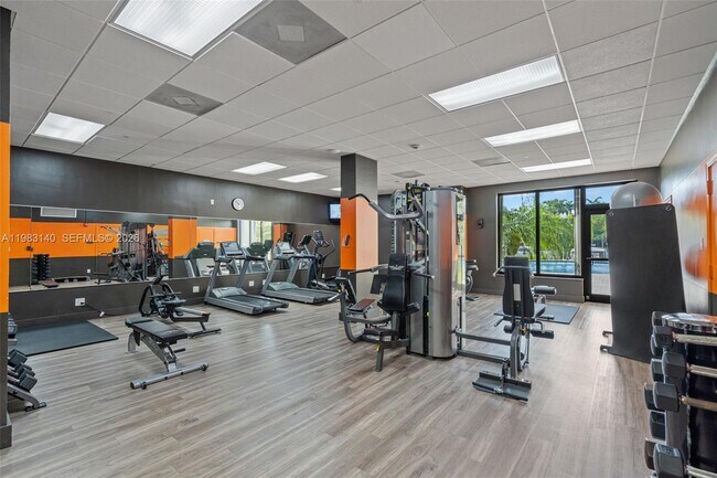 Building Photo - 90 Edgewater Dr