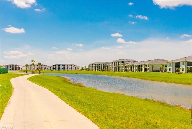 Building Photo - 15275 Green Acre Avenue Unit 338