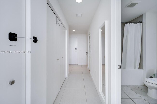 Building Photo - 5350 NW 84th Ave