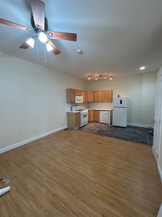 Building Photo - 423 Righter St