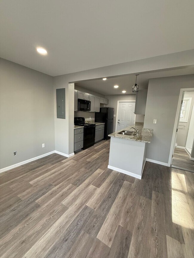 Building Photo - 1136 S Main St