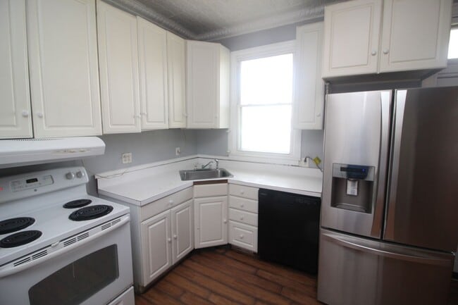 Building Photo - 2026/2027 JHU Off-campus Large 5bd/2.5ba home w/ Parking Spot! Available now