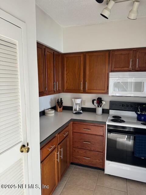 Building Photo - 601 1st St S