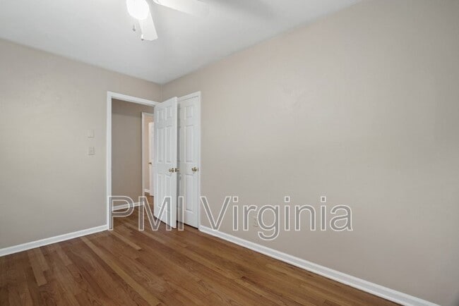 Building Photo - 705 Providence Rd
