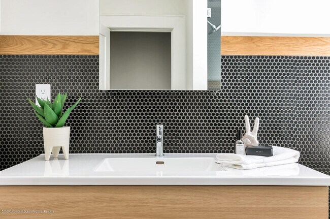 Building Photo - 23 Lincoln Ave