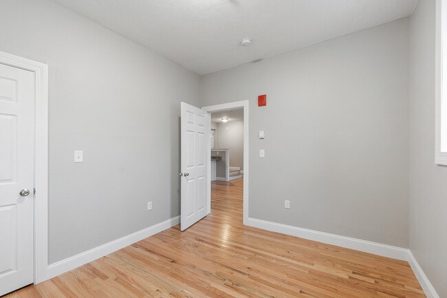 Building Photo - 92 Hamilton St