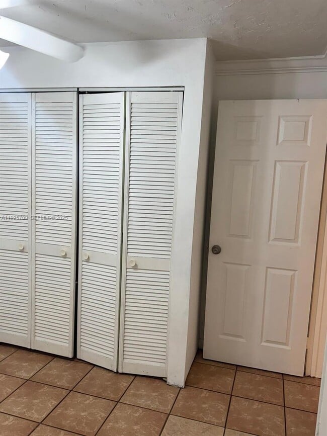 Building Photo - 4610 SW 116th Ave