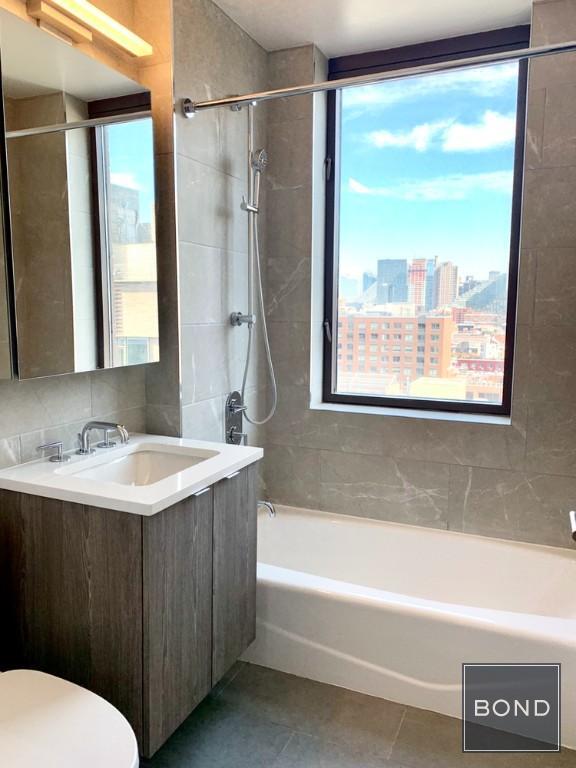 Building Photo - 520 W 43rd St