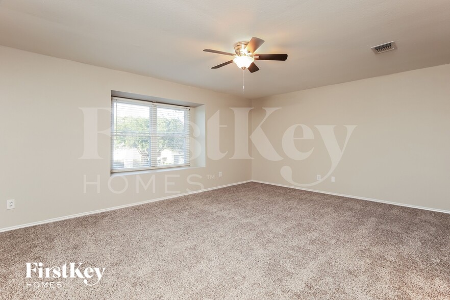 Building Photo - 3438 Columbia Dr