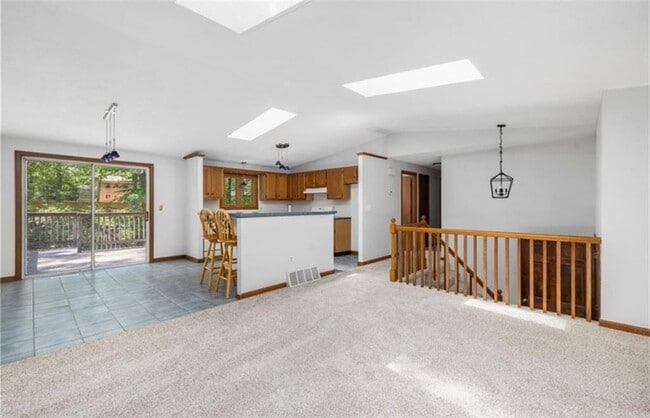 Building Photo - 85 Birkshire Dr