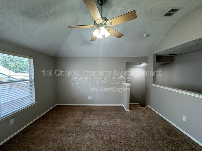 Building Photo - 304 E Clover Park Dr