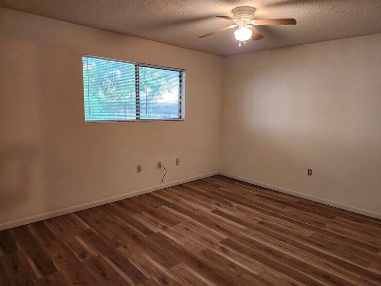 Bedroom - 104 Post Oak Pl
