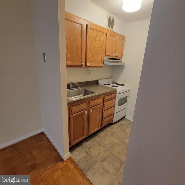 Building Photo - 224 W Rittenhouse Square