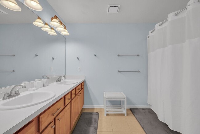 Building Photo - Furnished Townhome with Conservation View in The Bay at Cypress Creek!