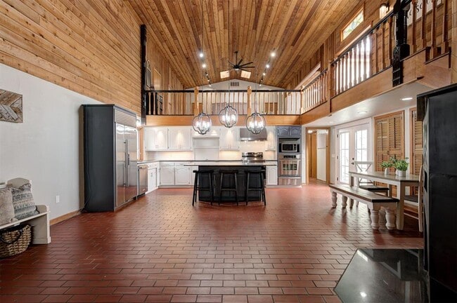 Building Photo - 1839 E Pleasantview Ln