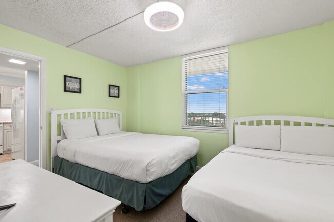 Building Photo - 7205 Thomas Dr