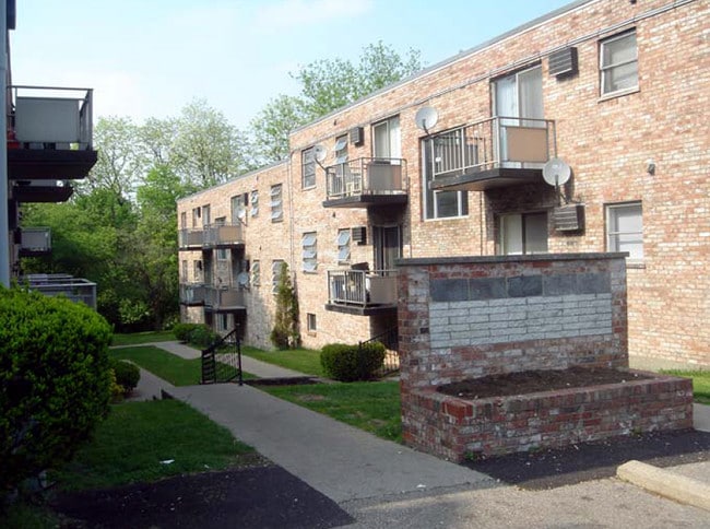 Primary Photo - Four Lanterns Apartments