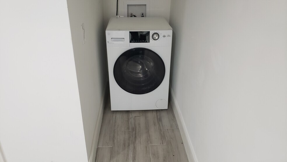 Building Photo - 4265 Parnell Rd