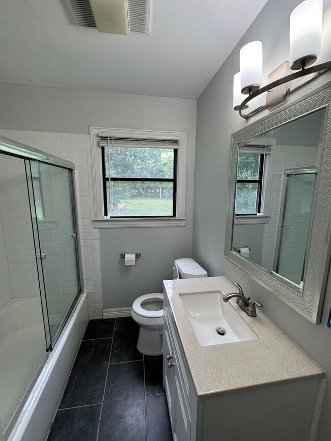 Building Photo - Updated Central Waco Home
