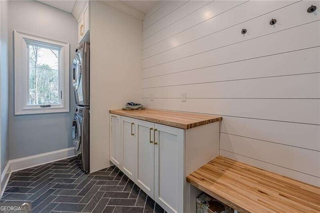 Building Photo - 4562 Columns Dr SE