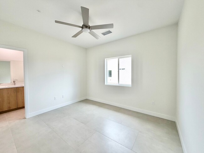 Building Photo - 30127-30127 Avenida Juarez