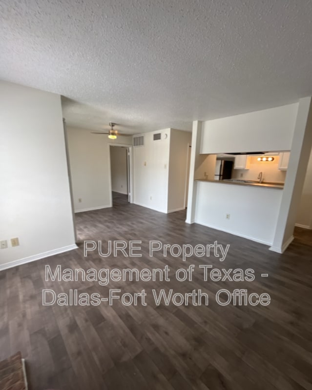 Building Photo - 18333 Roehampton Dr