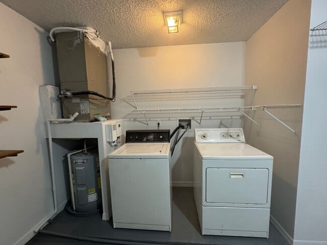 Building Photo - Spacious 3BR/2BA Home in Rainbow Acres – L...