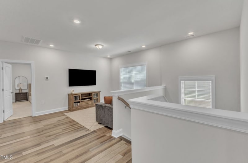 Building Photo - 372 Natsam Wds Wy