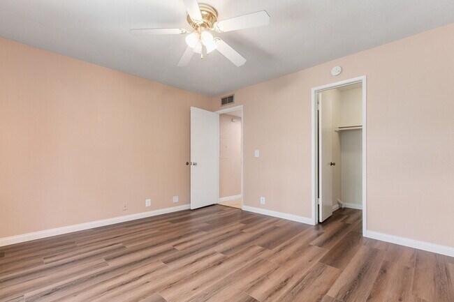Building Photo - 2625 Pirineos Way