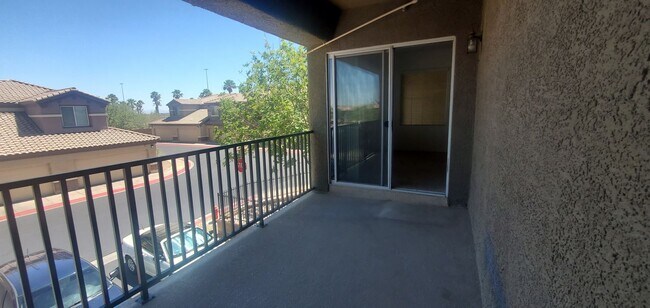 Building Photo - Stunning Condo with Attached Garage