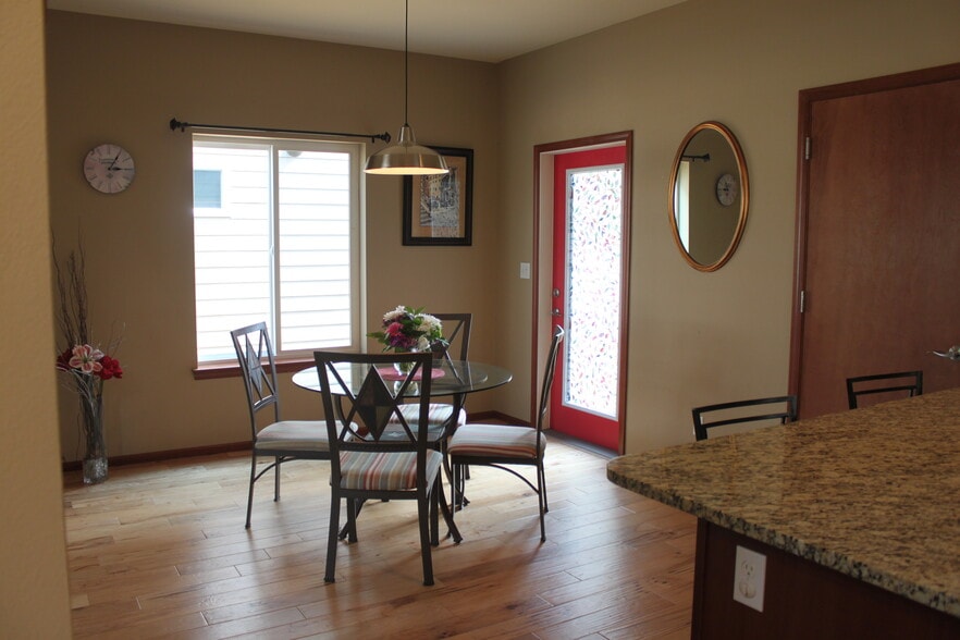 Building Photo - 341 Holland Ave