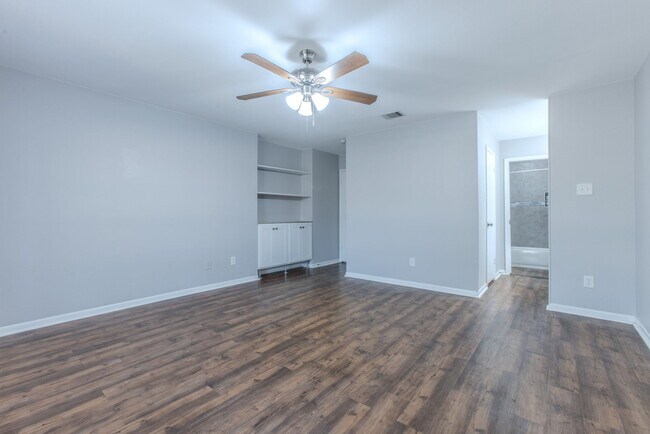 Building Photo - 6824 Edmond Ave